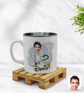BK Gift Kişiye Özel Erkek Eczacı Karikatürlü İçi Siyah Renkli Kupa Bardak Model 2