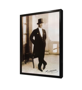 Atatürk Fransada Smokinli Pozu Çerçeveli Mdf Tablo