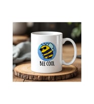 Bee Cool Tasarımlı Beyaz Seramik Baskılı Kupa Bardak 330ml
