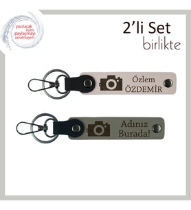 Karelerde Gizli Sevgi, Kamera Desenli, Kişisel İsimli 2’li Anahtarlık Seti, Pudra-Kül Gri