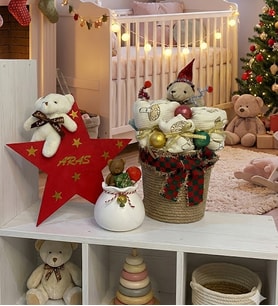 YILBAŞI TEMALI PELUŞ AYICIKLI  YENİ DOĞAN KIZ-ERKEK BEBEK TEKSTİL HEDİYE SEPETİ-AYICIK VE YILDIZLAR KİŞİYE ÖZEL İSİMLİ KAPI DUVAR SÜSÜ-AYICIKLI MUM SETİ (Yılbaşı Kırmızısı)