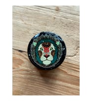 4 Katlı 50mm Aslan Burcu Grinder, Yapışmaz Hazne, Mıknatıslı Tasarım