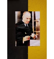 Ayakta Kahve İçen Atatürk Pvc Kaplama Hd Poster (Çok Renkli)