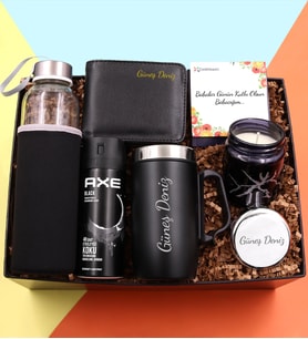 Kişiye Özel 280 ML Siyah Kulplu Termos & Erkek Deodorant &  Özel Kılıflı 500Ml Su Matarası & Siyah Deri Cüzdan & Gümüş Renk Mermer Desenli Mum Hediye Seti