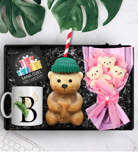Bearista Şapkalı Pipetli Ayıcık Cam Bardak & Tasarım Kupa & Üçlü Peluş Ayıcık Buketi Hediye Seti