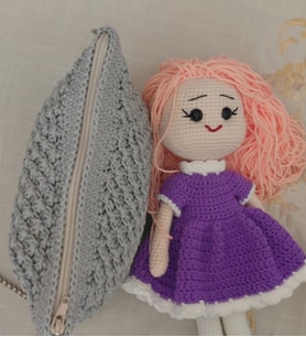 Anne-Kız Hediye Seti, Örgü Gri Postacı Çanta ve Örgü Bebek