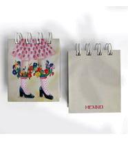 Pembe Etekli ve Çiçeklerle Bezenmiş Mini Cep Defter – 6x7 cm Spiralli Defter, Sanat Severlere Özel