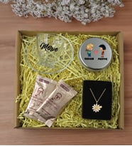 BK Gift Kişiye Özel İsimli DTF Cam Kahve Fincanı & Türk Kahvesi & Papatya Kolye & Gümüş Metal Kutuda Kokulu Mum Hediye Seti-2, Sevgiliye Hediye, Yıl Dönümü Hediyesi
