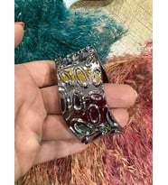 ÇAP 7 CM EN 3 CM PARLAK KABARTMA TASARIM BİLEZİK (Füme)