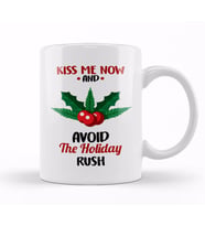Funny Kiss Me Now and Avoid The Holiday Rush Kupa Bardak Porselen