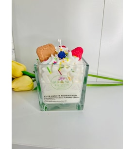 ÇİLEK & VANİLYALI TATLI DEKORATİF MUM / Strawberry & Vanilla Desert Decorative Candle