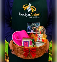 Fotoğraflı Özel Hediye Sepeti  Pembe Kahve Fincanı & Magnet & Işıklı Beyaz Ayıcıklı Fanus