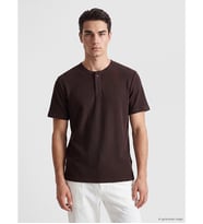 LCWAIKIKI Classic Kahverengi Henley Yaka Dokulu Erkek Tişört