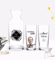 BK Gift Kişiye Özel Renkli Baskılı Neşet Ertaş Tasarımlı İkili Rakı Bardağı ve Karaf Hediye Seti-1 (Model 1)