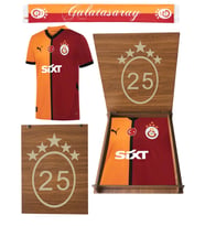 Galatasaray Orijinal 2024/2025 5 Yıldız İç Saha Parçalı Forma Atkı ve Hediyelik Ahşap Kutulu (Sarı-Kırmızı)