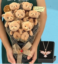 Kişiye Özel Büyük Boy 7'li Peluş Ayıcık Buketi ve Zümrüdü Anka Kuşu Kolyesi (Model 2)