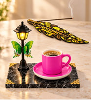 Sokak Lambalı Tasarım Pembe Kahve Fincanı ve Ahşap Tütsülük Hediye Seti