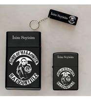 Sons of Halloween Desenli İsimli Çakmak,Metal Tabaka ve Anahtarlık Hediye Seti (Siyah)
