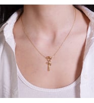Çizgisel Gül Tasarımlı Kolye (ZNKLY1491)