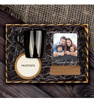 eJOYA Kişiye Özel Fotoğraflı Akrilik Çerçeve & Bardak Altlığı & Kupa Hediye Kutusu 113914