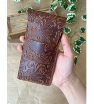 ALESTA LEATHER İsme Özel El Yapımı Hakiki Deri Kalemlik (Çiçek Motifli)