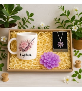 Kişiye Özel Mor Çiçek Desenli Kupa Bardak Lotus Kolye & Mum Kutulu Hediye Seti