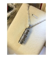 Gümüş Kolye - Ebced Motifli Muska Cevşen Kadın Kolye Zincir • Işıklı Kutuda
