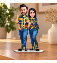 Kişiye Özel 2 Kişilik Sarı Lacivert Sevgili Süper Karikatürlü 18 cm MDF Masaüstü Biblo - Futbol Temalı Hediye Futbol Severlere ve Spor Tutkunlarına Hediye