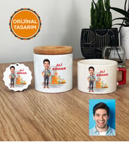 Kişiye Özel Karikatürlü İnşaat Mühendisi Hediye Seti Lüks Fincan, Kalemlik, Anahtarlık Erkek İnşaat Mühendisine Mühendisler Günü Hediyesi (Kırmızı)