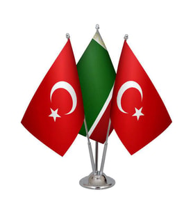 Masa Üstü Çeçenistan Bayrağı Türk Bayrağı Üçlü Krom Direk Masa Bayrak Seti