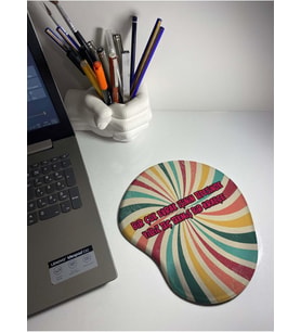 Zirvelerde Taç Takmış Bir Kraliçe Baskılı Bilek Destekli Mouse Pad