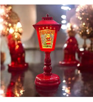 VIP DELUXE 22CM IŞIKLI MÜZİKLİ YILBAŞI FENERİ KIRMIZI NOEL BABALI SULU KAR KÜRESİ NOEL SOKAK FENERİ
