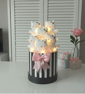 Premium Silindir Hediye Kutusunda, LED Işıklı  6'lı Renkli Peluş Hello Kitty Ayıcık Buketi Sevgiliye Hediye