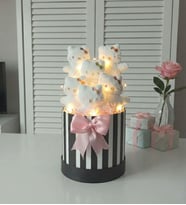 Premium Silindir Hediye Kutusunda, LED Işıklı  6'lı Renkli Peluş Hello Kitty Ayıcık Buketi Sevgiliye Hediye