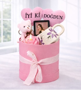 Kişiye Özel İyi ki Doğdun Tasarımlı Fotoğraflı,Pembe Mum,Ayıcık Anahtarlık Ve El Yapımı Fincan Seti