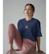 Husky Köpek Baskılı Unisex Oversize Tişört – Minimal Husky Tasarım (Lacivert)