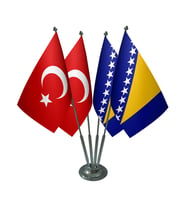 Masa Üstü Bosna Hersek Bayrağı Türk Bayrağı Dörtlü Krom Direk Masa Bayrak Seti