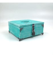 Rustik Tipbox Metal Ayaklı 20cmx20cm Genişlik 8cm Yükseklik Mavi Üzeri Beyaz Eskitme