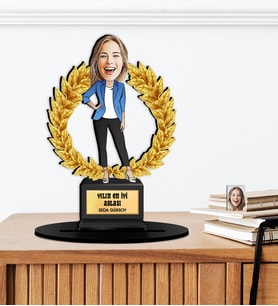 Kişiye Özel Karikatürlü Yılın Ablası - Başlığını Belirle Ahşap Oscar - Masaüstü Biblo