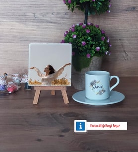 İsme Özel Doğum Günü Hediyesi Fotoğraflı Dekoratif Taş, Ahşap Altlıklı Türk Kahvesi Fincanı Hediye (Model 2)