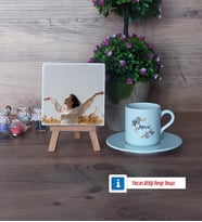 İsme Özel Doğum Günü Hediyesi Fotoğraflı Dekoratif Taş, Ahşap Altlıklı Türk Kahvesi Fincanı Hediye (Model 2)