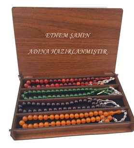 İsmli Kutusunda 4 Adet Sıkma Kehribar Efsane Renkler Tesbih Set (Karışık)