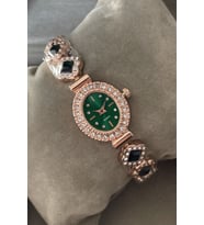 Oval Kadın Kol Saati Rose Gold Yeşil Renk Özel Kutulu Zirkon Taşlı Metal Kordon Saat Yılbaşı Hediyesi Zarif Sevgiliye Eşe Kadına Hanıma Doğum Günü Yıl Dönümü Sürpriz Hediye Ablaya Anneye Teyzeye Halaya Kız Kardeşe Çocuğa