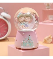 Ay Üstünde Sevgili Temalı Işıklı Müzikli Kar Küresi (Pembe)