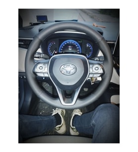 DİKİŞLİ DİREKSİYON KILIFI NOKTALI DAMARLI DERİ SİYAH DİKİŞLİ TOYOTA COROLLA YENİ KASA İÇİN