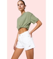 Kadın City Short Denim Şort Dar Paça Pamuklu Yaz Aylarının Vazgeçilmezi Stilin Buluştuğu Yer (Beyaz)