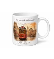 İstiklal Caddesinde Tramvaya Binenlere Nostaljik Kırmızı Tramvay Kupa Bardak Hediye