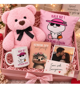 Sevgiliye Romantik Hediye Kutusu Pembe Peluş Ayıcık Baskılı Yastık Kupa Defter Kişiye Özel Fotoğraf Seti Ürün Açıklaması