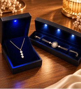 925 Ayar Gümüş Kadın Takı Seti Altın Kaplama 3'lü Tektaş Kolye ve Gold Güneş Bileklik Işıklı Kutulu