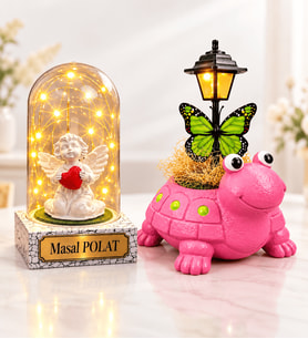 Kişiye Özel Işıklı Beyaz Melekli Fanus ve Sevimli Pembe Kaplumbağa Masa Lambası Hediye Seti